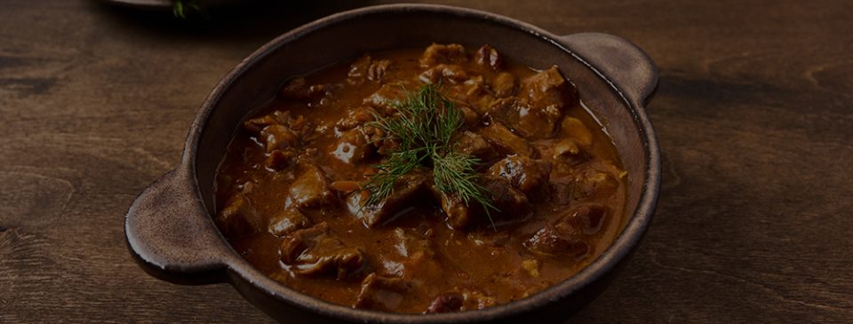 jani-csarda-porkolt-sotet-960×365
